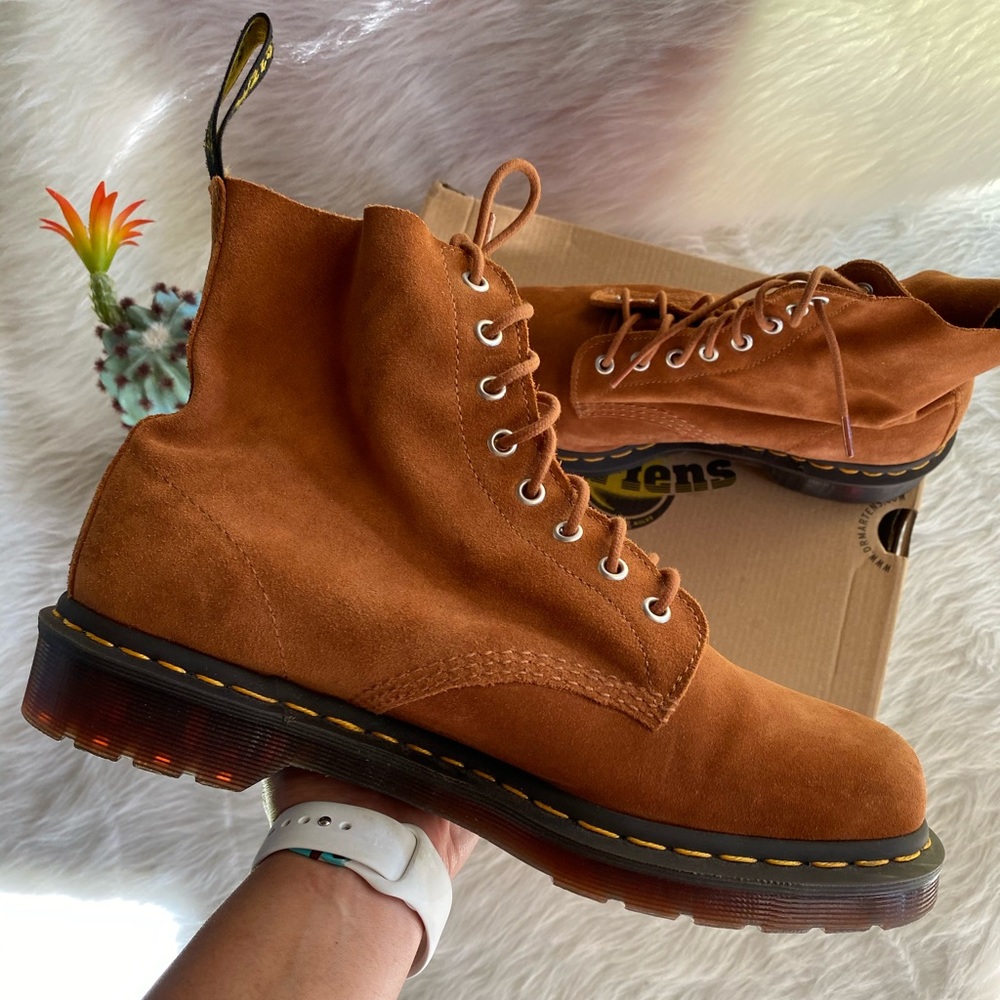 DO NOT BUY Dr. Martens Tan Combat Boots with Classic Lace-Up Design